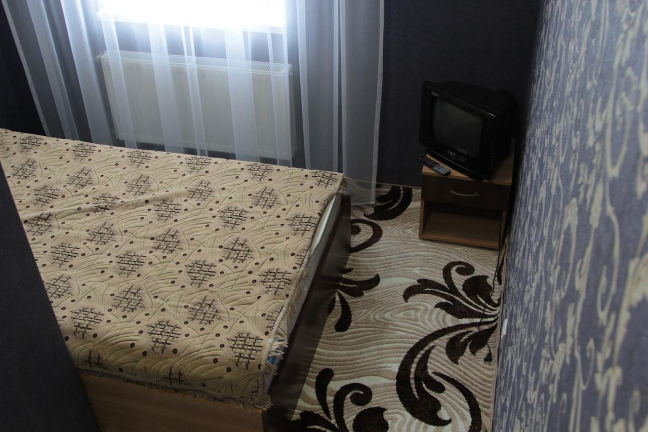 Karavan Hotel Bila Krynytsya  ภายนอก รูปภาพ