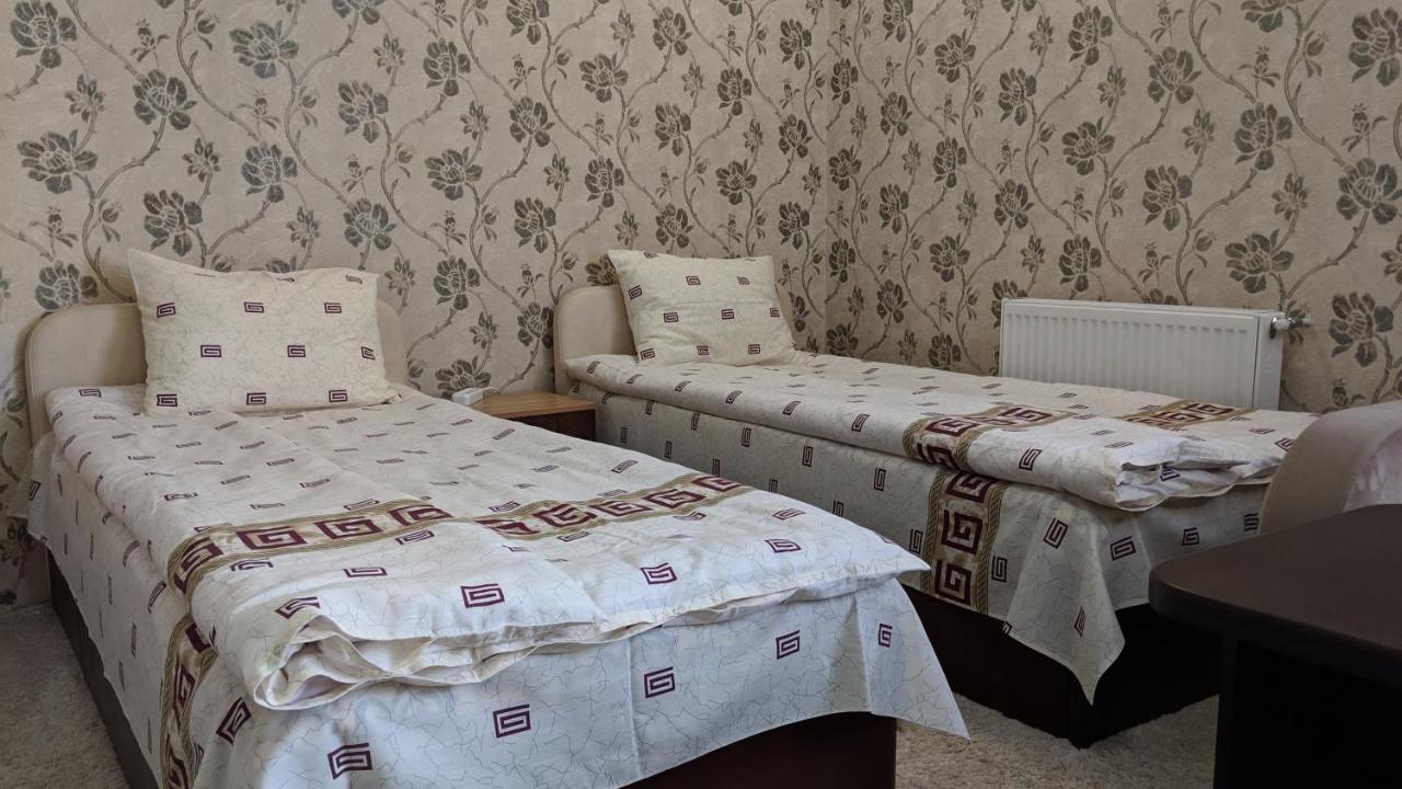 Karavan Hotel Bila Krynytsya  ภายนอก รูปภาพ