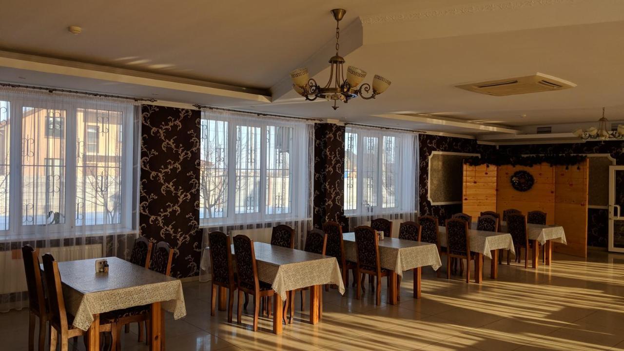 Karavan Hotel Bila Krynytsya  ภายนอก รูปภาพ