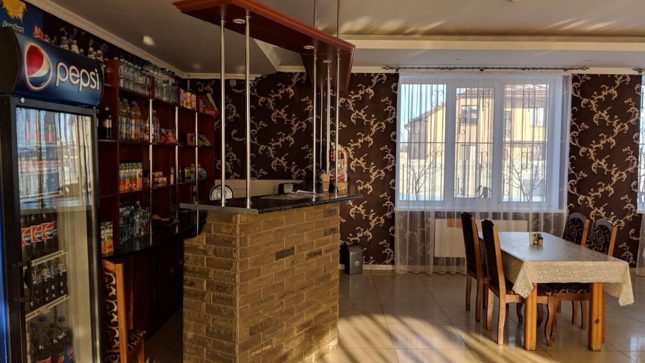 Karavan Hotel Bila Krynytsya  ภายนอก รูปภาพ