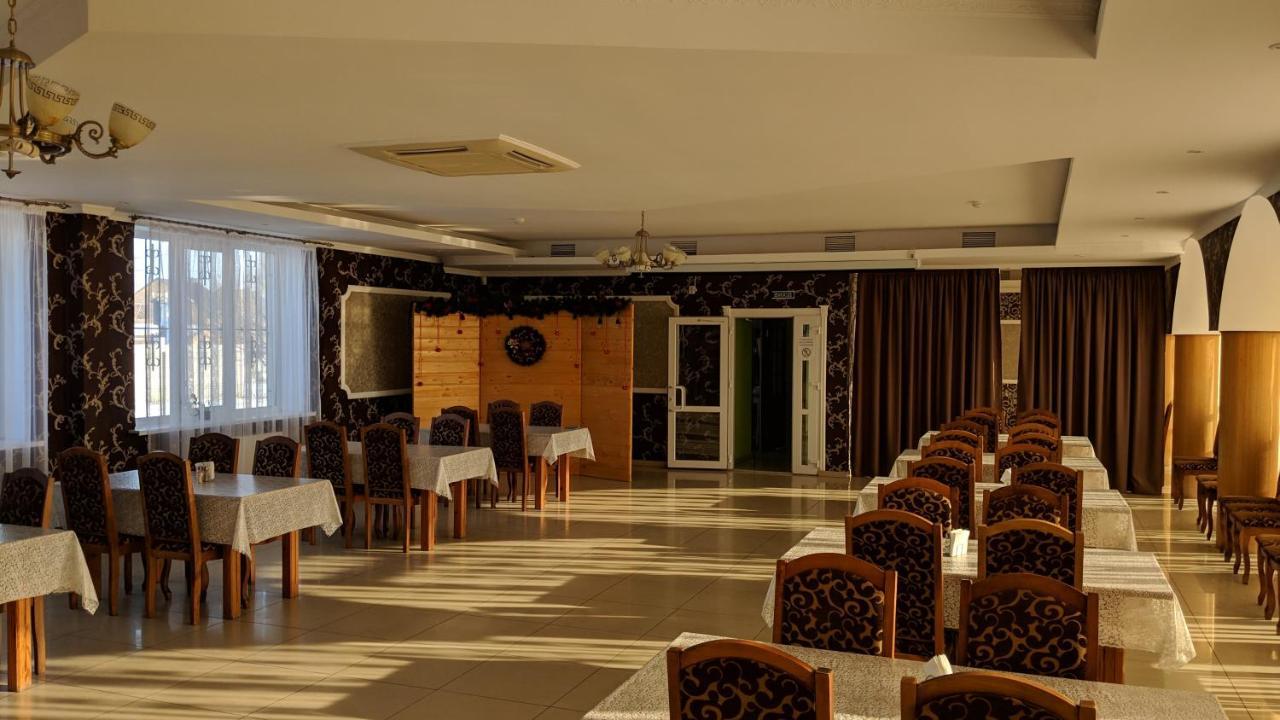 Karavan Hotel Bila Krynytsya  ภายนอก รูปภาพ